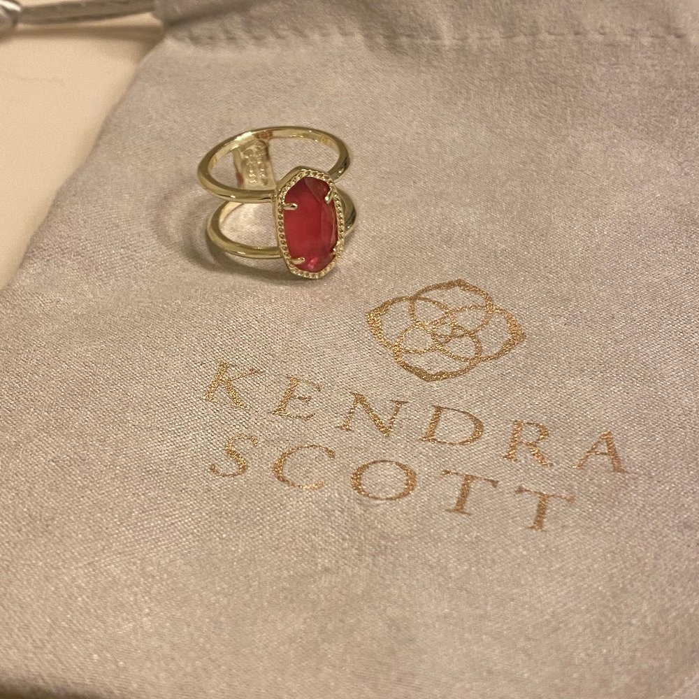 Kendra Scott Elyse Ring with Berry Glass Stone